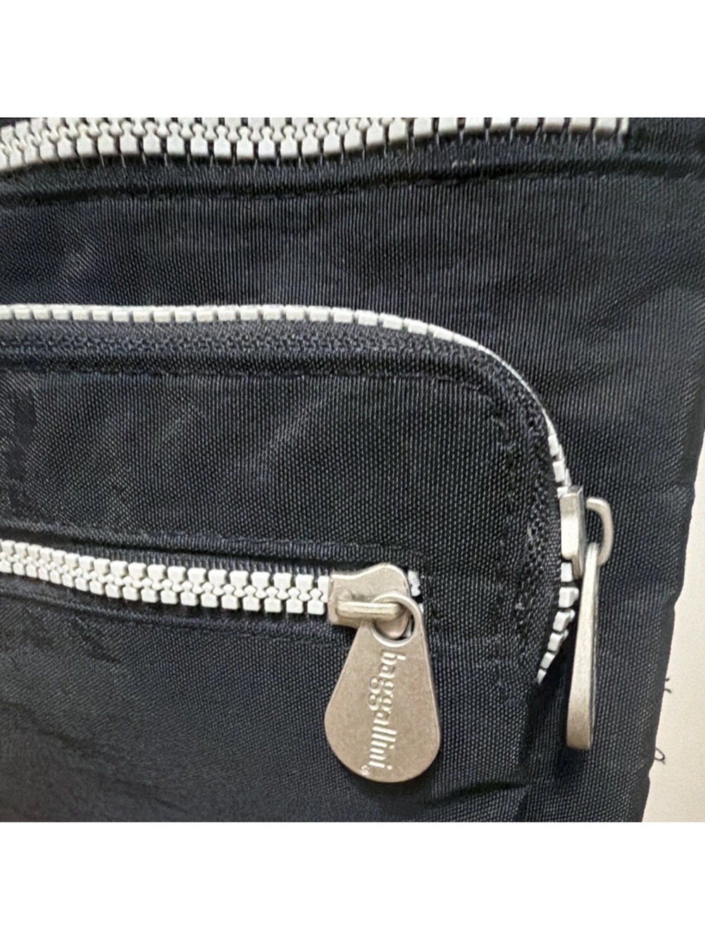 Baggallini Black Nylon Belt Bag with Silver Zippers
